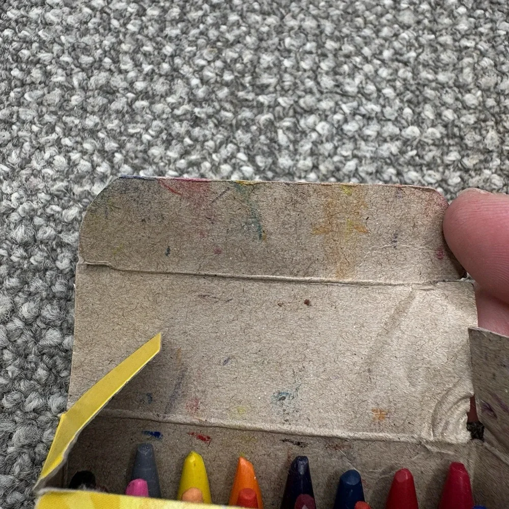 Crayola Introducing Bluetiful 24 Pack Crayons EUC 2017